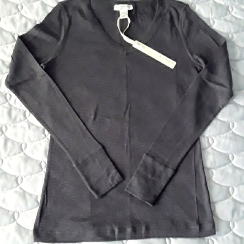 NWT Kenar V-Neck T-Shirt light weight, Gray, Size M